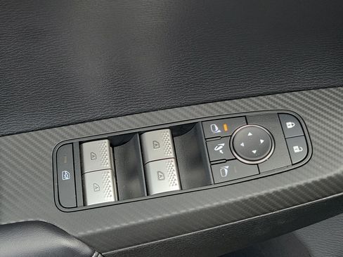Used 2025 Mitsubishi Outlander SE FWD image 30
