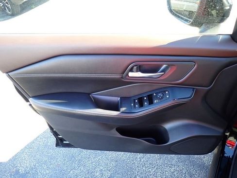 Used 2022 Nissan Rogue SV w/ SV Premium Package image 17