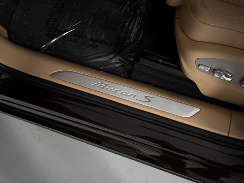 Certified 2024 Porsche Macan S image 22