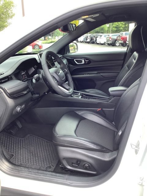 Certified 2025 Jeep Compass Latitude w/ Convenience Group AWD/4WD image 14