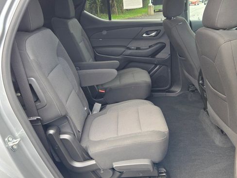 Used 2023 Chevrolet Traverse LT image 9