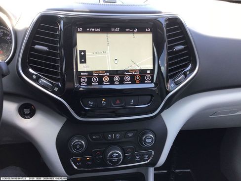 Used 2019 Jeep Cherokee Overland w/ Technology Group FWD image 13