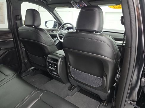 Used 2025 Jeep Grand Cherokee Limited image 45