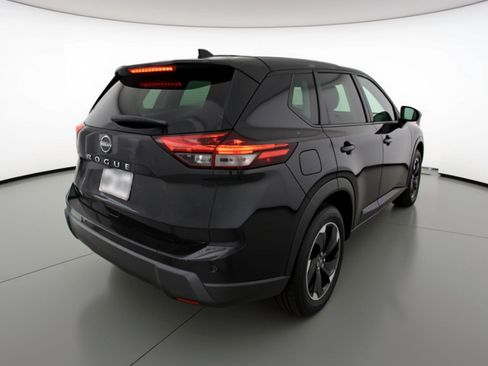 Used 2025 Nissan Rogue SV image 9
