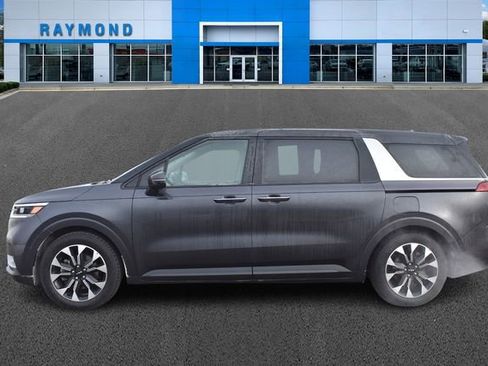 Certified 2024 Kia Carnival EX image 6