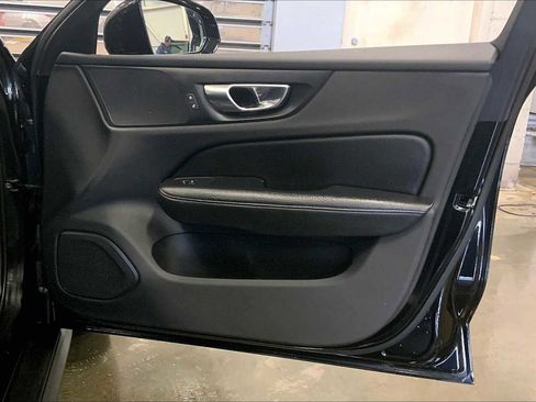 Used 2021 Volvo V60 T5 Cross Country image 20