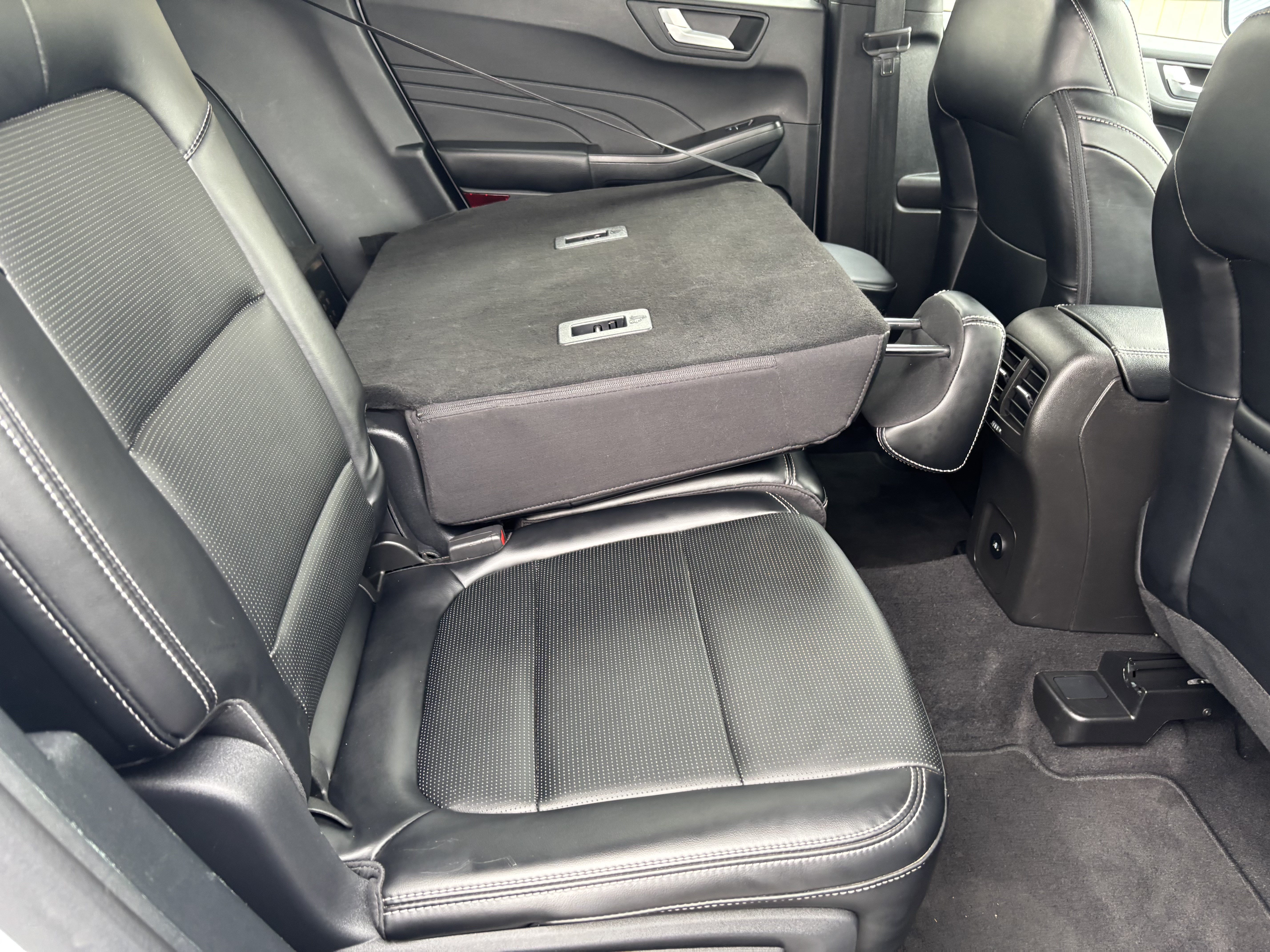 Used 2025 Ford Escape Platinum AWD/4WD image 25