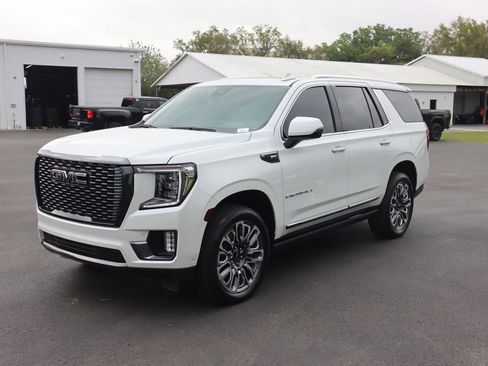 Certified 2023 GMC Yukon Denali Ultimate w/ LPO, Floor Liner Package AWD/4WD image 5