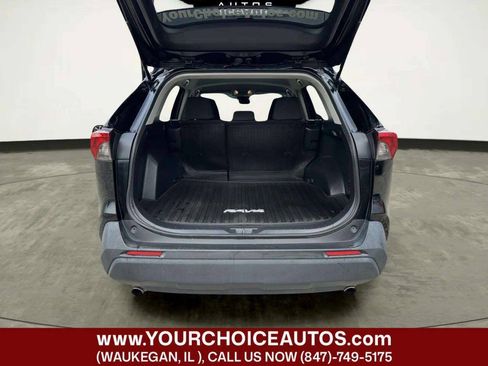 Used 2021 Toyota RAV4 LE AWD/4WD image 13