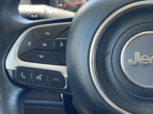 Used 2016 Jeep Renegade 75th Anniversary FWD image 27