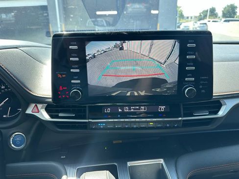 Used 2024 Toyota Sienna XSE w/ XSE Premium Package FWD image 13