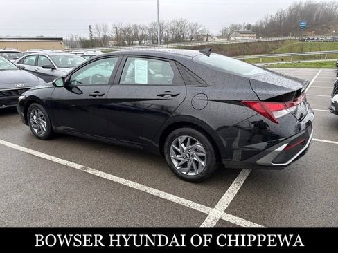 Used 2024 Hyundai Elantra SEL image 3