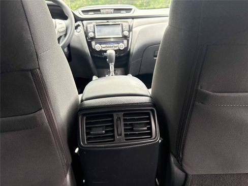 Used 2016 Nissan Rogue SV w/ SV Premium Package FWD image 29
