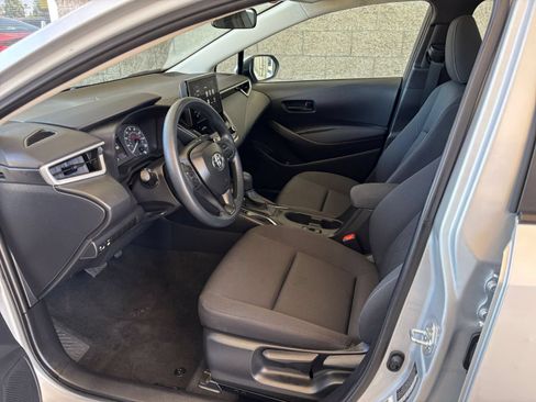 Used 2025 Nissan Versa SV FWD image 25