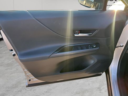 Used 2021 Toyota Venza Limited image 25