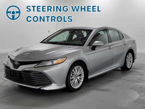 Used 2020 Toyota Camry XLE FWD image 4