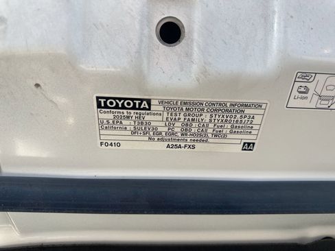 Used 2025 Toyota Camry SE FWD image 13