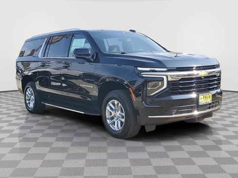 New 2026 Chevrolet Suburban LS image 2