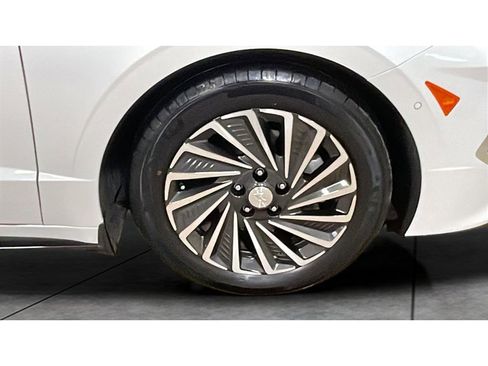 Used 2022 Hyundai Sonata Limited image 19