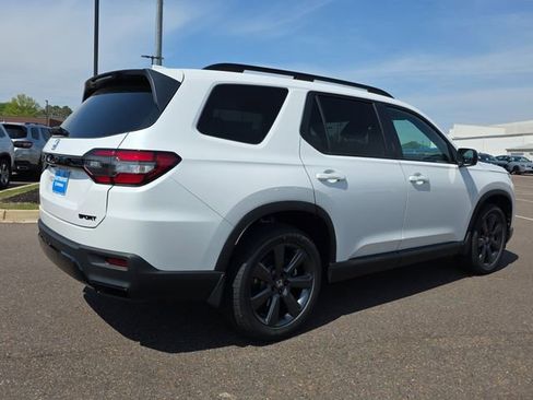 New 2026 Honda Pilot Sport image 3