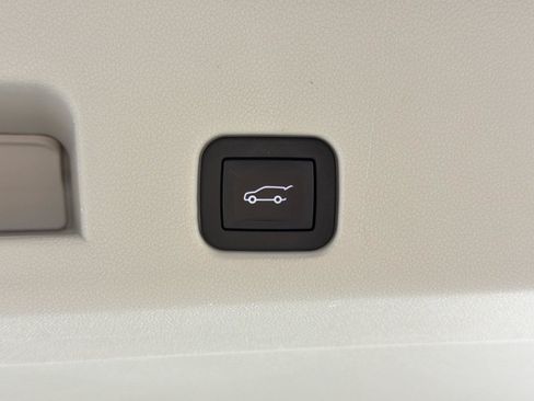 Used 2024 GMC Acadia Denali FWD image 18