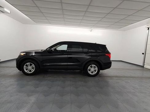 Used 2023 Ford Explorer XLT image 5