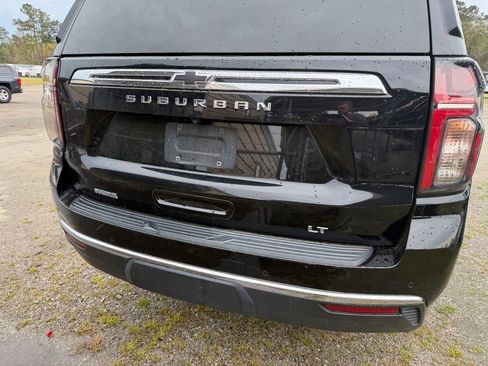 Used 2022 Chevrolet Suburban LT w/ LT Signature Plus Package RWD image 3