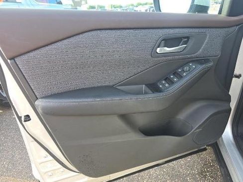 Used 2023 Nissan Rogue SV image 10