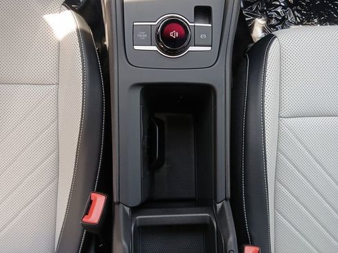 Used 2025 Volkswagen Tiguan SE image 25