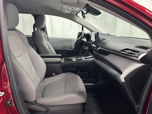 Used 2025 Toyota Sienna LE image 62