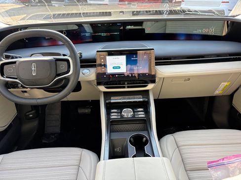 New 2026 Lincoln Nautilus Reserve AWD/4WD image 30