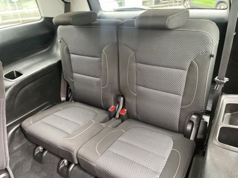 Used 2023 GMC Acadia SLE w/ Driver Convenience Package image 9