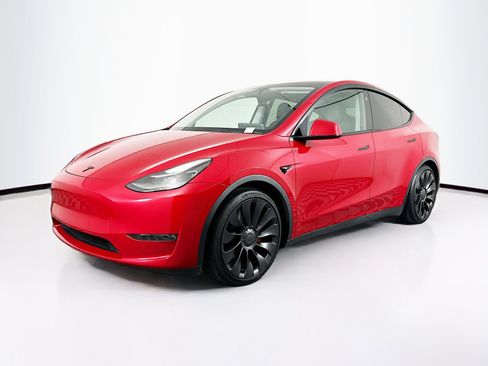 Used 2023 Tesla Model Y Performance image 3