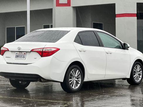 Used 2015 Toyota Corolla LE image 2