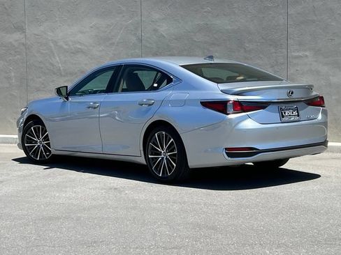 Used 2025 Lexus ES 300h w/ Premium Package FWD image 7