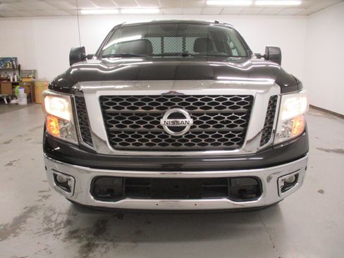 Used 2017 Nissan Titan SV image 2