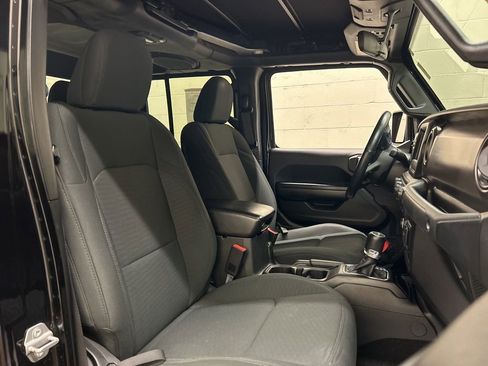 Used 2021 Jeep Gladiator Sport AWD/4WD image 2