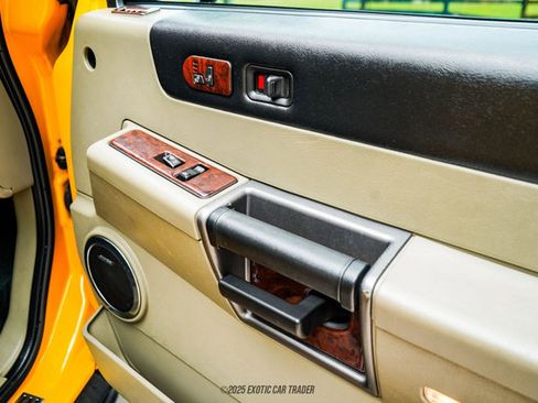 Used 2003 HUMMER H2 w/ Preferred Equipment Group image 44