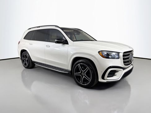 Used 2024 Mercedes-Benz GLS 450 4MATIC image 3