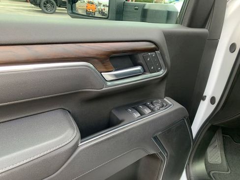 Used 2025 GMC Sierra 2500 SLT image 17