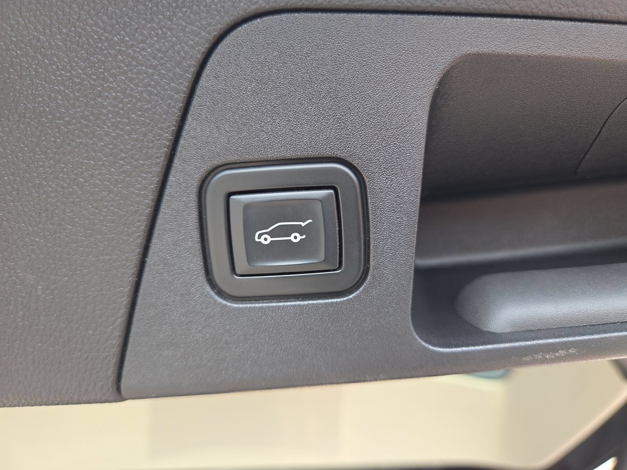 Used 2020 Buick Envision Essence w/ Experience Buick Package AWD/4WD image 26