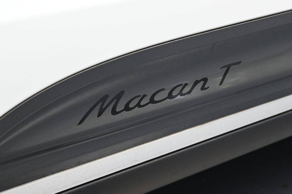 Certified 2024 Porsche Macan Turbo AWD/4WD image 34