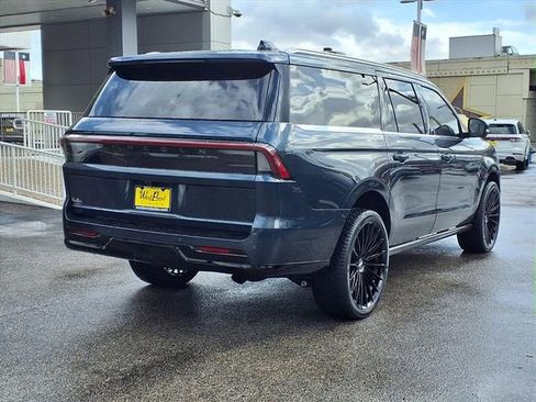 New 2026 Lincoln Navigator L Reserve AWD/4WD image 2