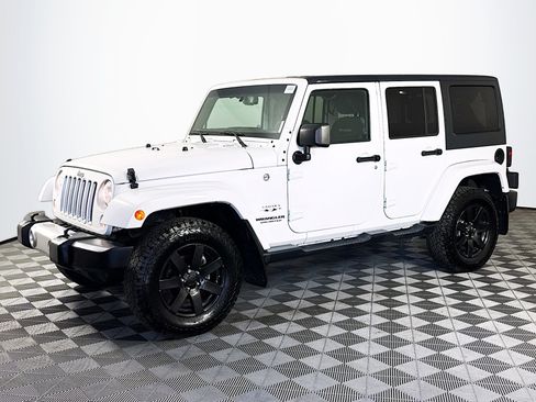 Used 2017 Jeep Wrangler Unlimited Sahara w/ Dual Top Group image 4