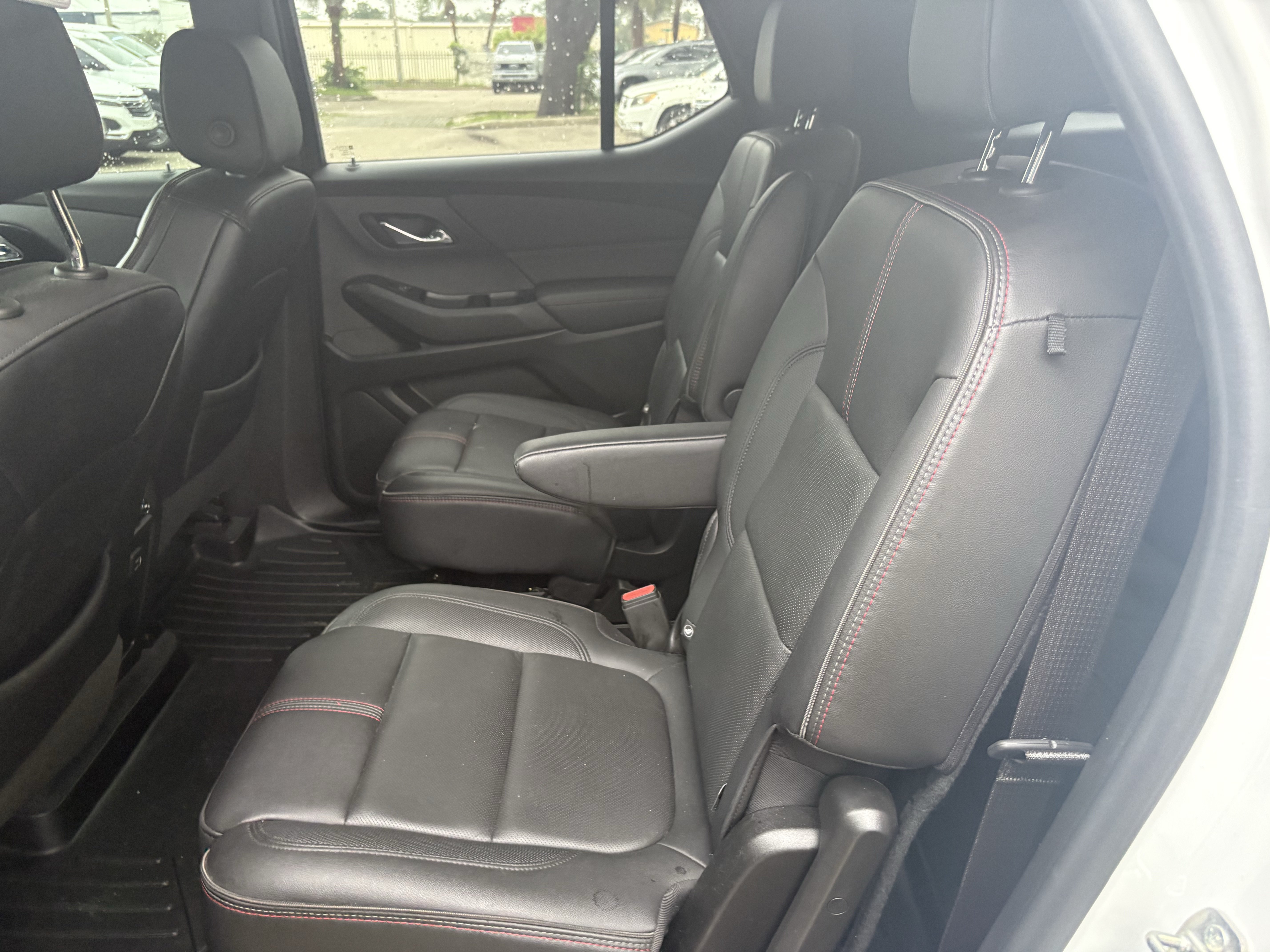Used 2022 Chevrolet Traverse RS FWD image 10
