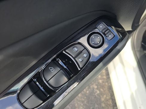 Used 2024 Nissan Altima 2.5 SR w/ SR Premium Package image 18