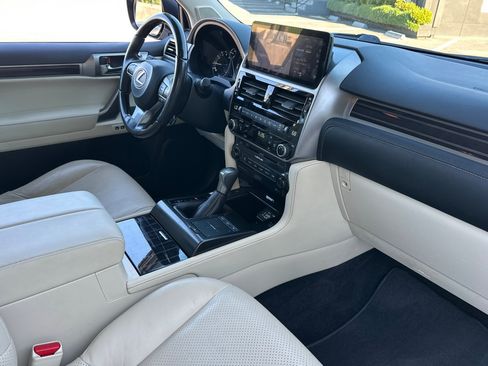 Used 2022 Lexus GX 460 Luxury w/ Off Road Package AWD/4WD image 35