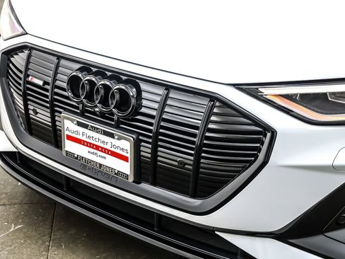 Used 2022 Audi e-tron Prestige image 14