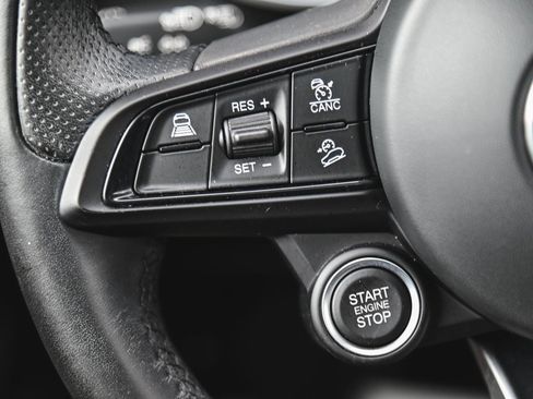 Used 2024 Alfa Romeo Stelvio Ti image 28