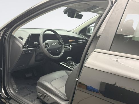 Used 2024 Kia Niro EX image 10